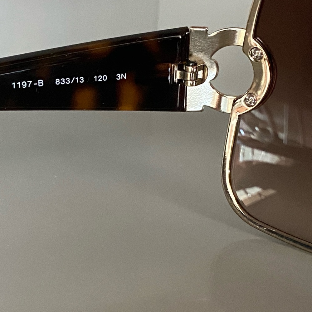 Authentic - Salvatore Ferragamo Sunglasses - Picture 6 of 13